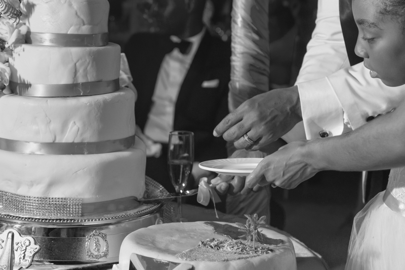 creative wedding cake photography